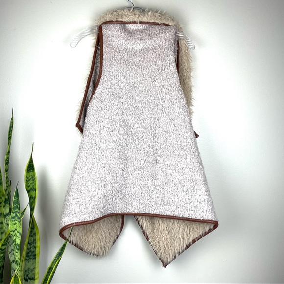 Love Tree Faux Fur Vest - Picture 5 of 13